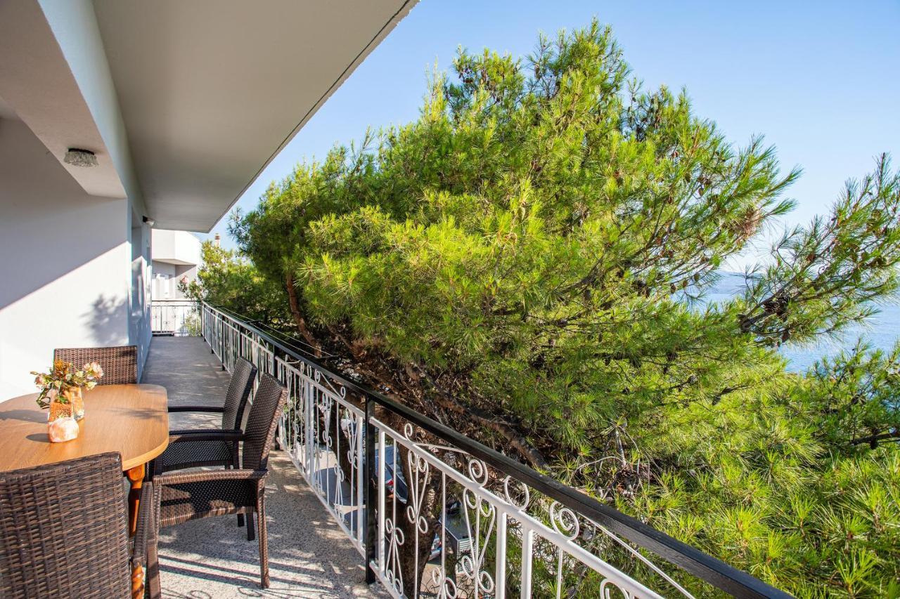 Apartments Adisa Omis Exterior photo