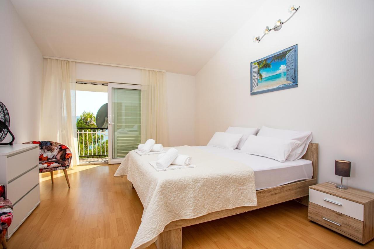Apartments Adisa Omis Exterior photo