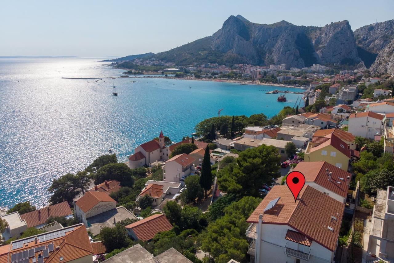 Apartments Adisa Omis Exterior photo