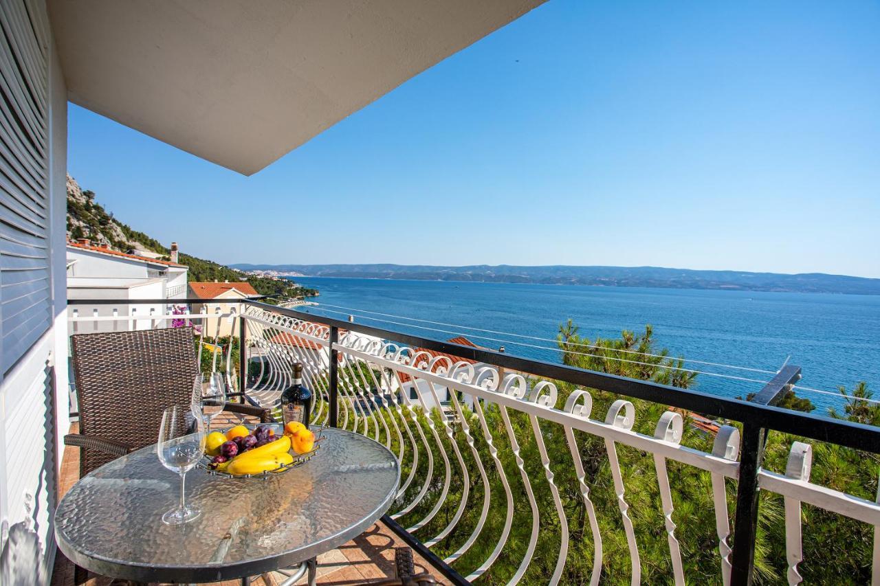 Apartments Adisa Omis Exterior photo
