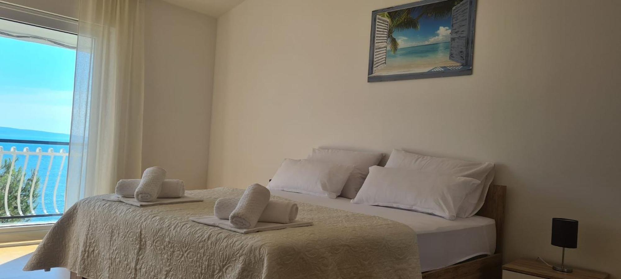 Apartments Adisa Omis Exterior photo